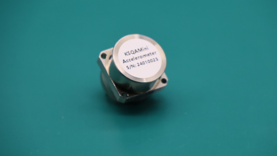 2.8 ~ 3.3mA/g Versnellingsmeter Sensor Breed temperatuurbereik Trilling Piek sinus 20g 10Hz ~ 2000Hz
