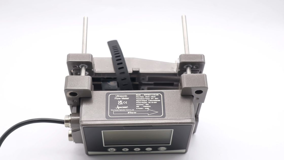 KUF100 Ultrasone stroommeter met 4-20mA-uitgang, industrieel plastic materiaal en 256*128 achtergrondverlicht LCD-scherm