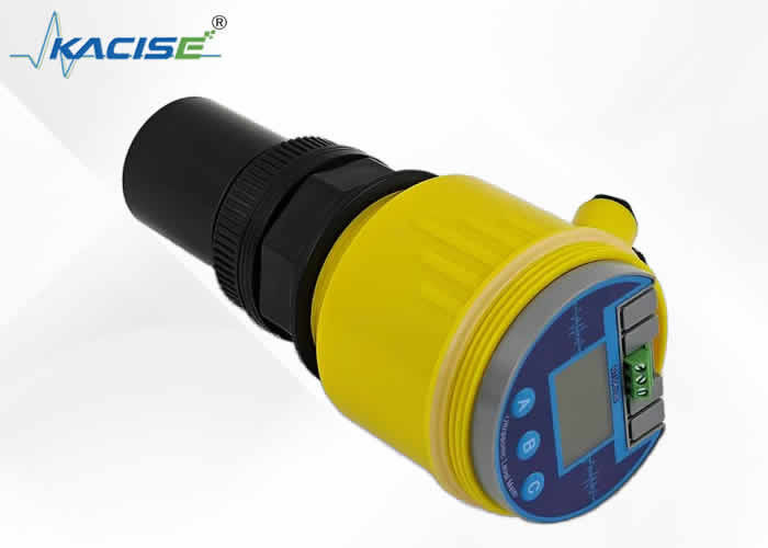 KUM-100 Ultrasone niveaumeter met draadloze communicatie 4G/LoRa, DC12-28V stroomvoorziening en ±0,5% F.S nauwkeurigheid