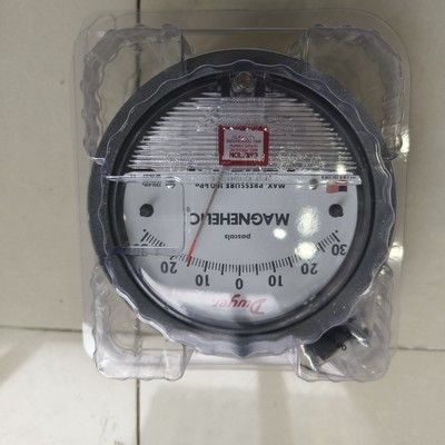 Dwyer Magnehelic 2300-60PA Differentiële drukmeter met 60-0-60 Pa bereik, ±2% nauwkeurigheid en IP67 behuizing