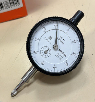Mitutoyo meetklok met 10 mm bereik en 0,01 mm schaalverdeling voor nauwkeurige maatmetingen en omgevingsbestendigheid