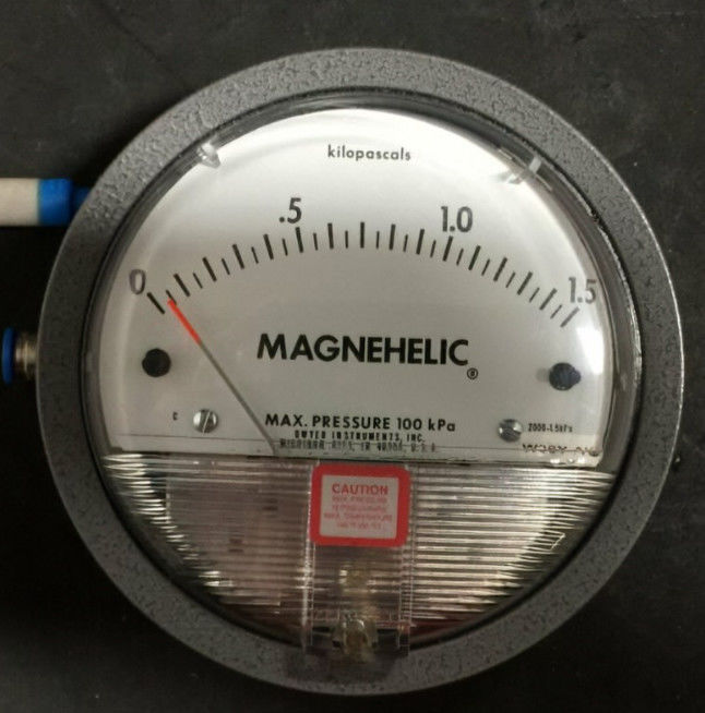 Dwyer 2000 1.5Kpa Magnehelic Differentiële Drukmeter: De 2% FS Precisie Krachtpatser