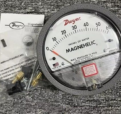 Magnehelicale differentialdrukmeter van de serie 2000 met mechanische werking IP67 weerbestendigheid en ±1% FS-nauwkeurigheid