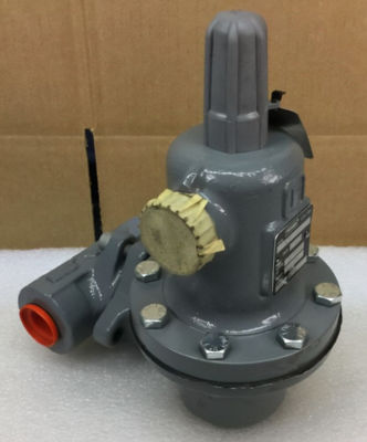 Direct bediende drukverlagende regulator van de 627-serie met 2000 Psig-inlaat 5-500 Psig-uitlaat en interne verlichtingsklep
