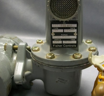 Direct bediende drukverlagende regulator van de 627-serie met 2000 Psig-inlaat 5-500 Psig-uitlaat en interne verlichtingsklep