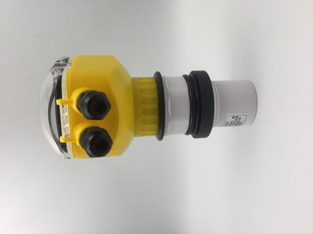 Kleine, contactloze ultrasoonwaterspiegelsensor met IP65-bescherming en 4-20mA-uitgang voor het meten van het waterniveau in de vloeistoftank