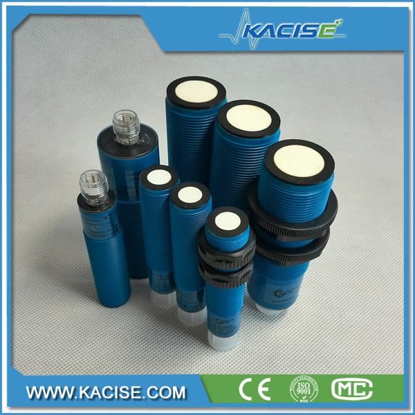 Kleine, contactloze ultrasoonwaterspiegelsensor met IP65-bescherming en 4-20mA-uitgang voor het meten van het waterniveau in de vloeistoftank