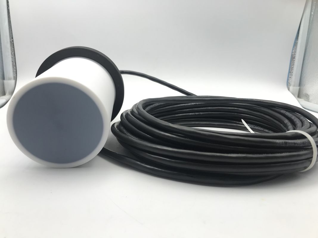 IP68 waterdichte ultrasone sensor met PTFE-behuizingsmateriaal en bereik van 0,5 - 12 m voor niveaumeting
